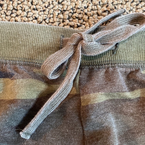 Z Supply Camo Green Shorts Size XS w/ Drawstring in Like New Condition - Picture 4 of 8